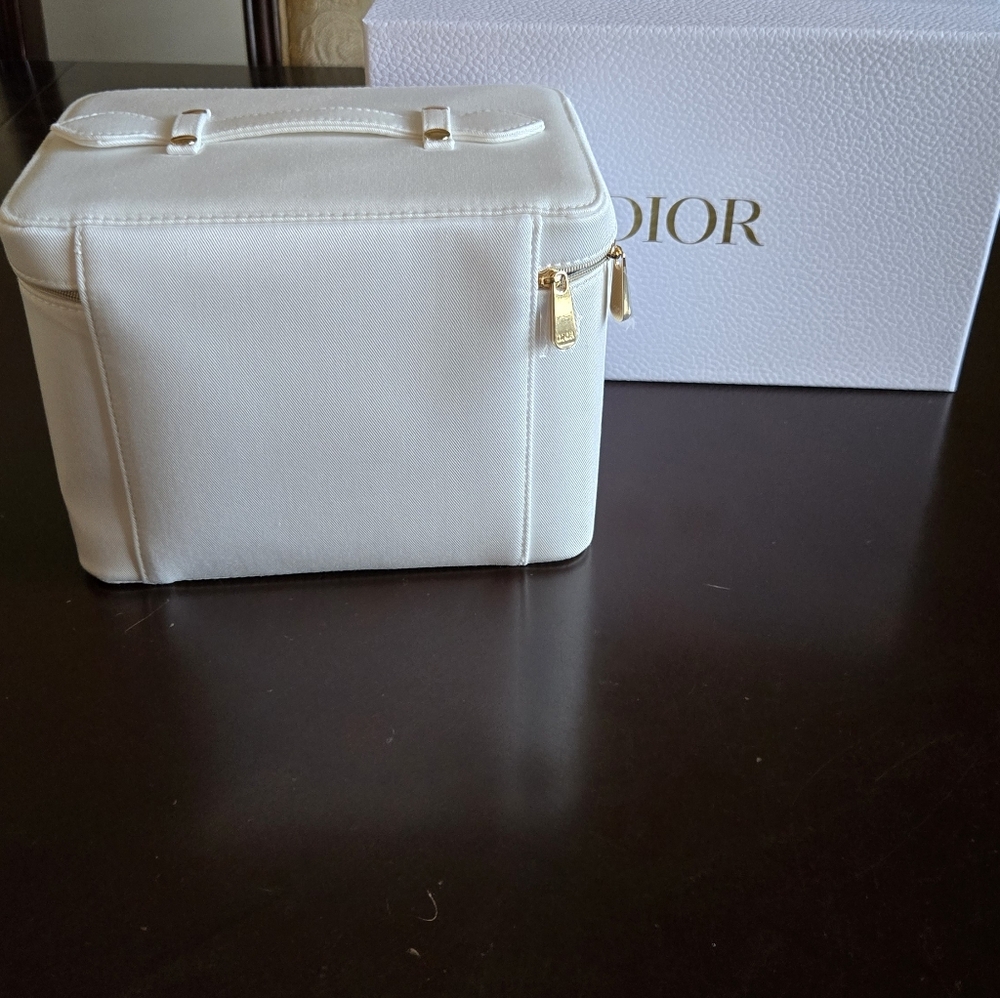 Cream Dior Vanity Case with Gold Accents - Picture 6 of 7